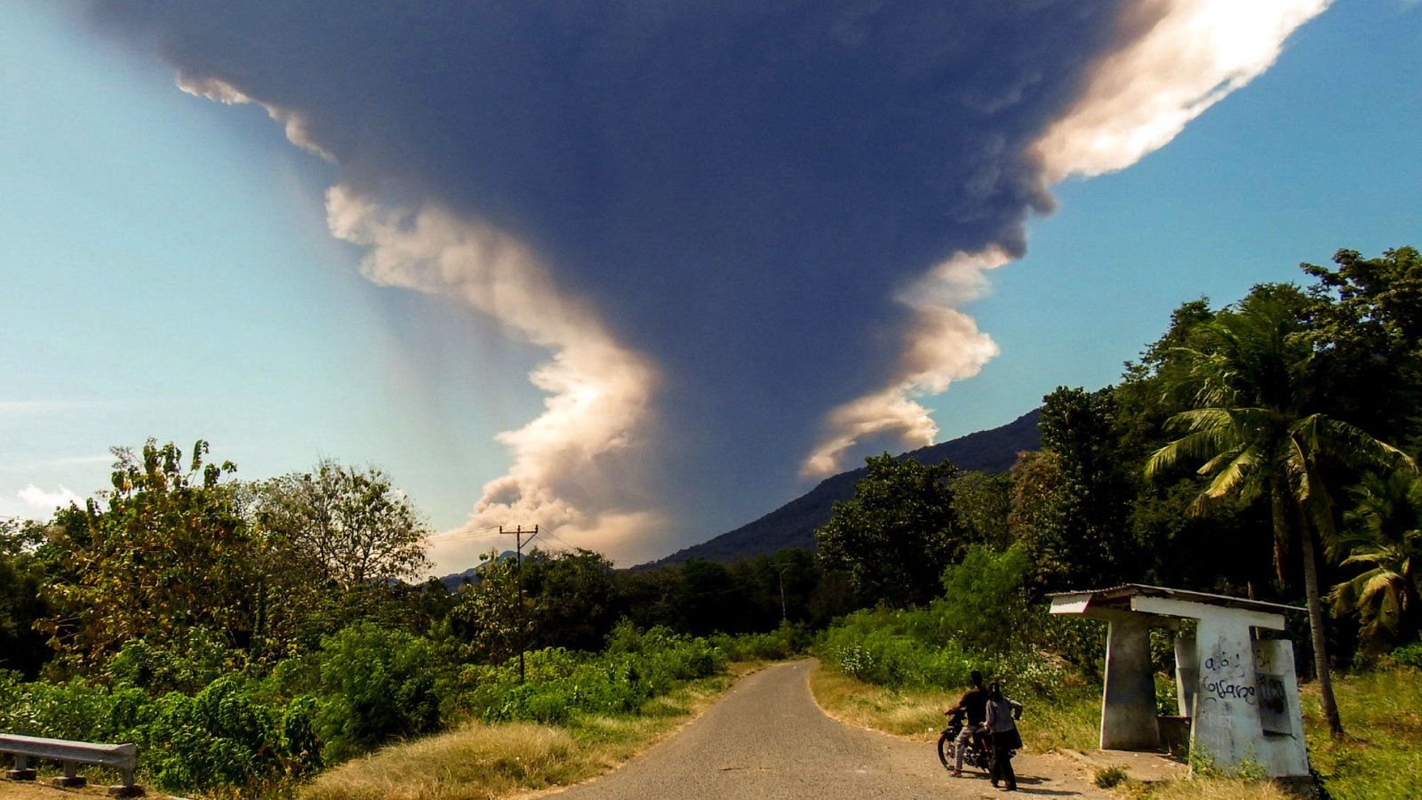 Bali Flights Disrupted After Massive Volcanic Eruption in Indonesia