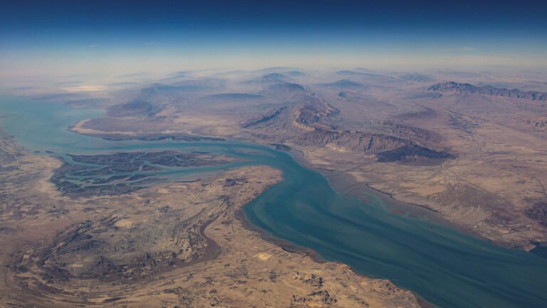 Iran Prepared to Mine Strait of Hormuz After Israeli Strikes, US Officials Reveal