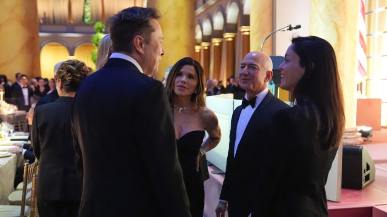 Bezos’ New AI Ambition Draws Musk’s “Copycat” Jab