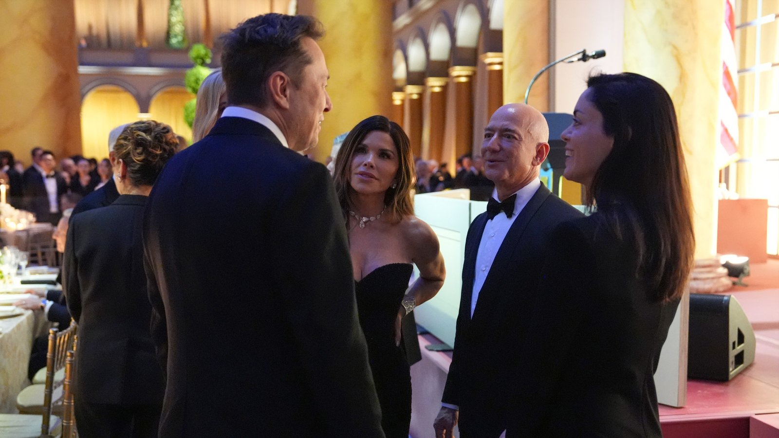 Bezos’ New AI Ambition Draws Musk’s “Copycat” Jab