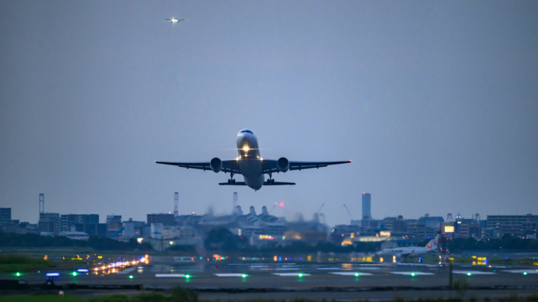 Arctic Blast Triggers Mass Flight Cancellations Across the United States