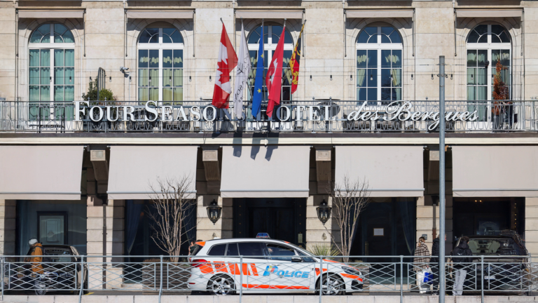 US and Ukraine Hold Geneva Talks as Russia Sets No Deadline